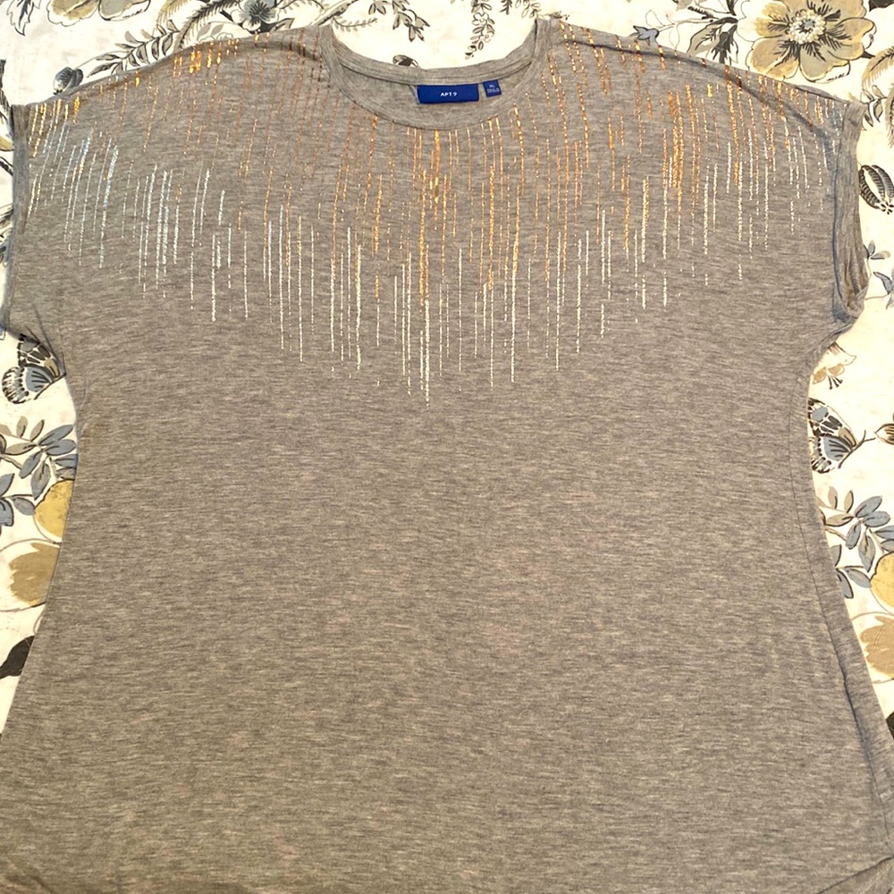 APT. 9 Embellished Tee Shirt-Gray w/metallic details in Size XL